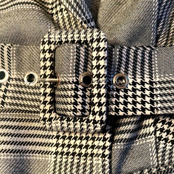 Blazer dress in houndstooth check with attached belt. Looks like new. - Picture 10 of 11